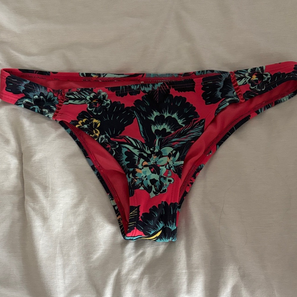 Roxy Floral Bikini Set with Strappy Top - Picture 2 of 5